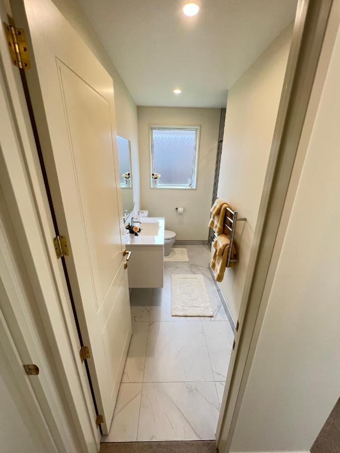 Be My Guest In Beachlands Auckland Exterior photo